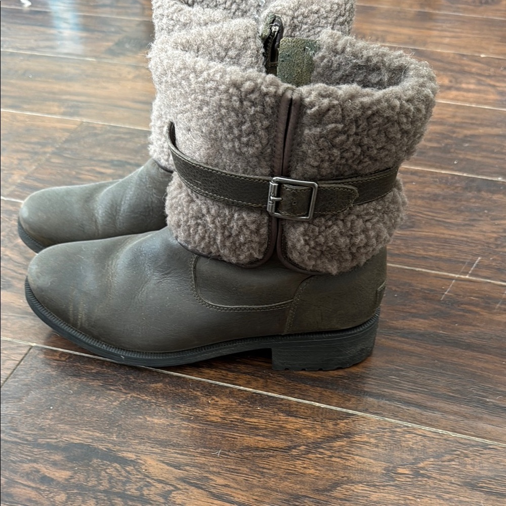 Gray Ugg Boots - image 2